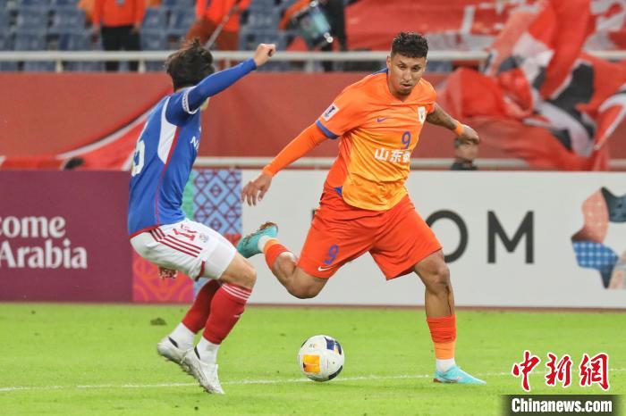 济南夜色中山东泰山与横滨水手2-2战平，续写亚