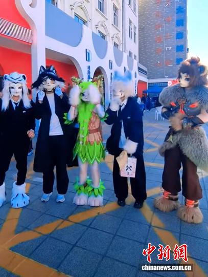 同江动漫展融合赫哲文化与潮流艺术 非遗创意设