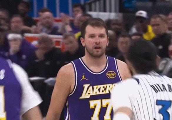 东契奇与比塔泽冲突引技术犯规 湖人请求复核或