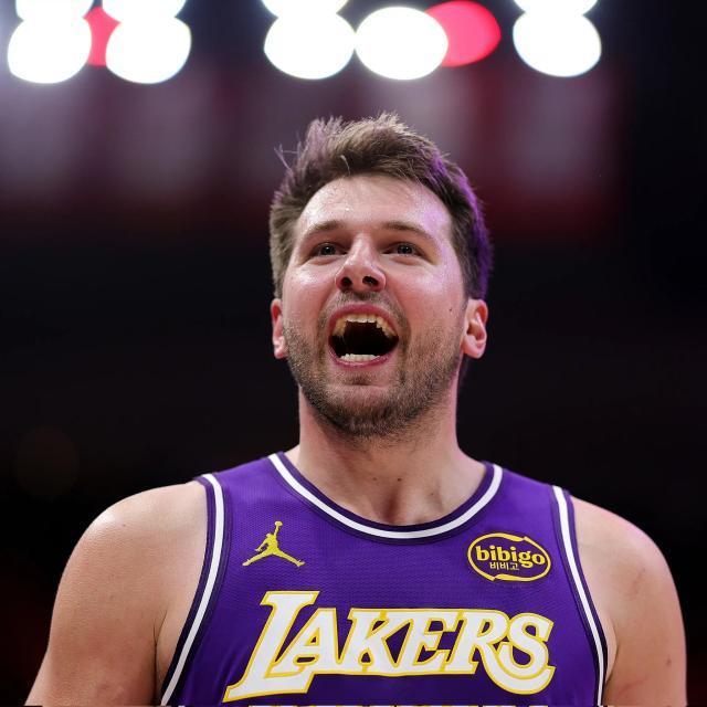 东契奇与比塔泽冲突引技术犯规 湖人请求复核或