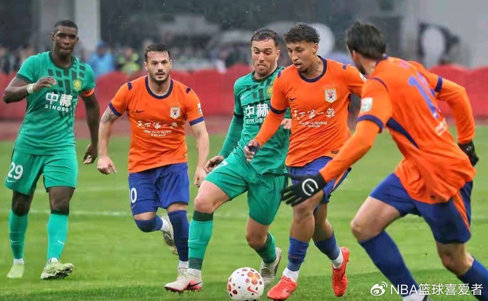 山东泰山客场惨败玉昆 韩鹏战术保守引质疑