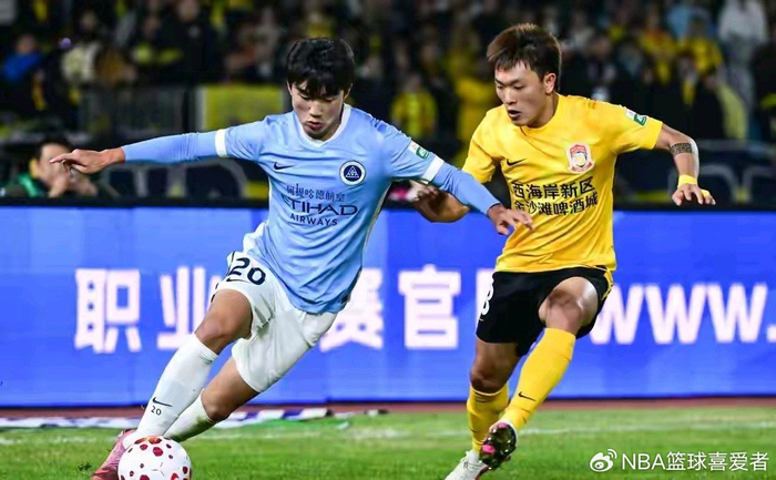 山东泰山客场惨败玉昆 韩鹏战术保守引质疑