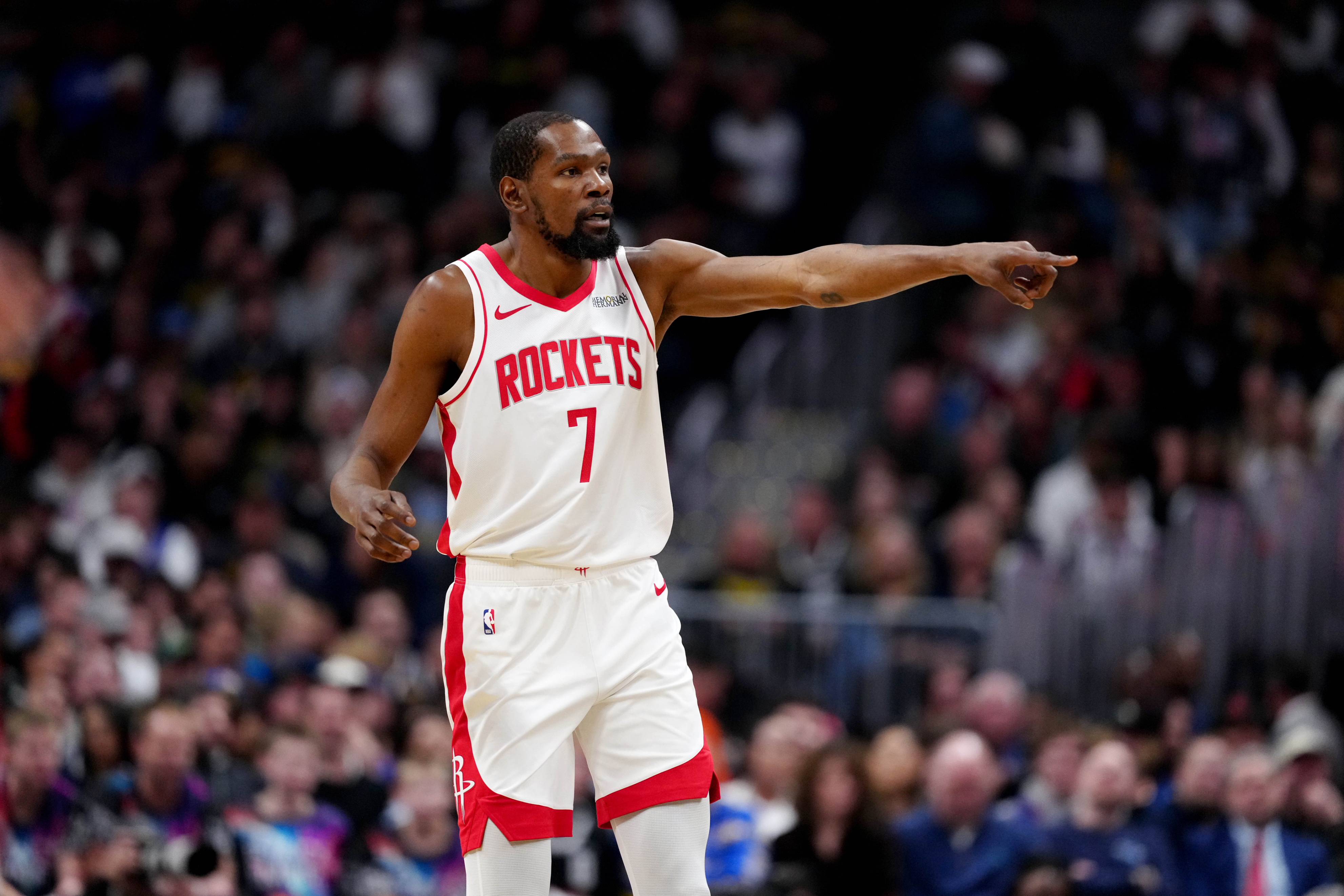 杜兰特谢泼德联手狂飙 火箭主场大胜老鹰迎连胜