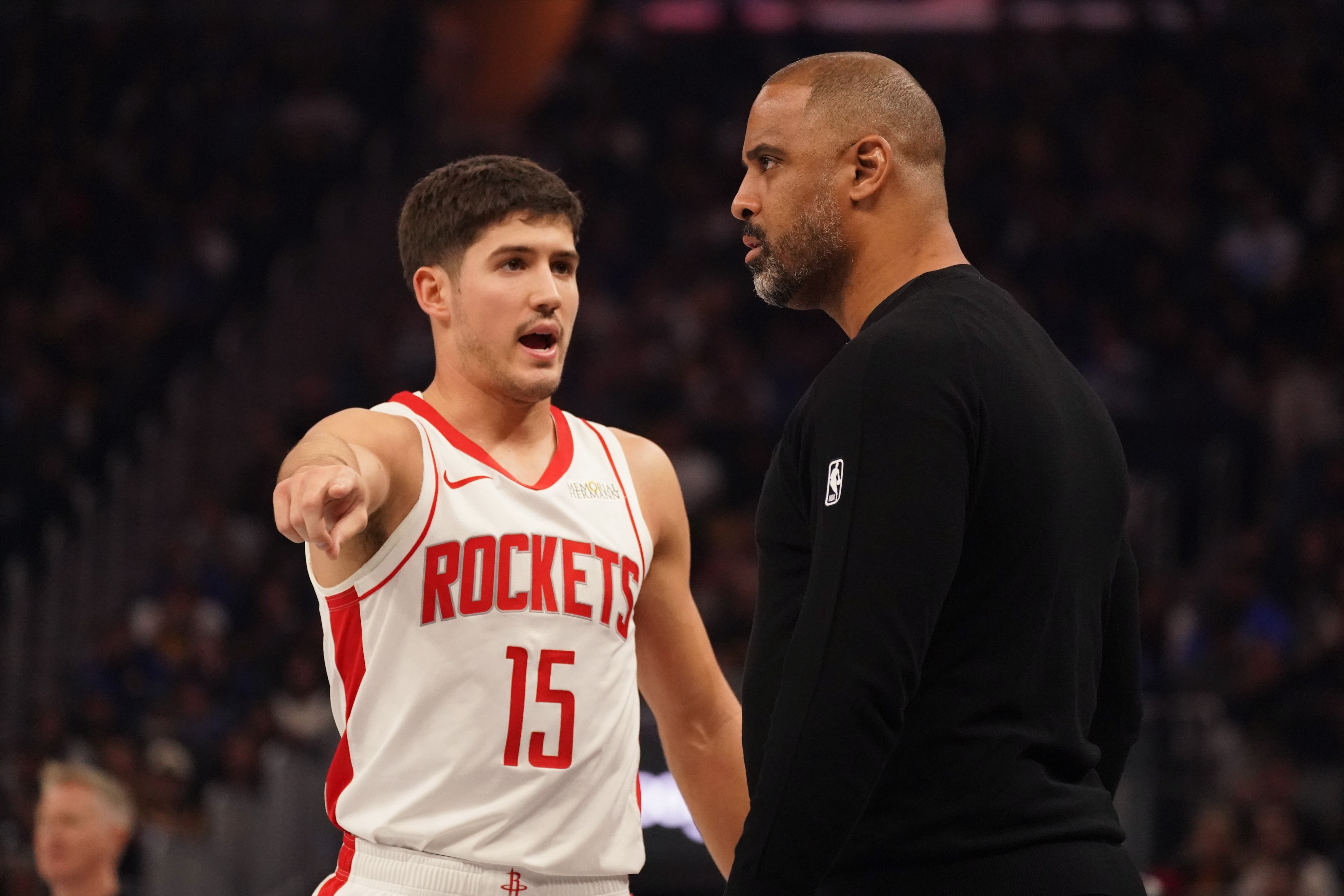 杜兰特谢泼德联手狂飙 火箭主场大胜老鹰迎连胜