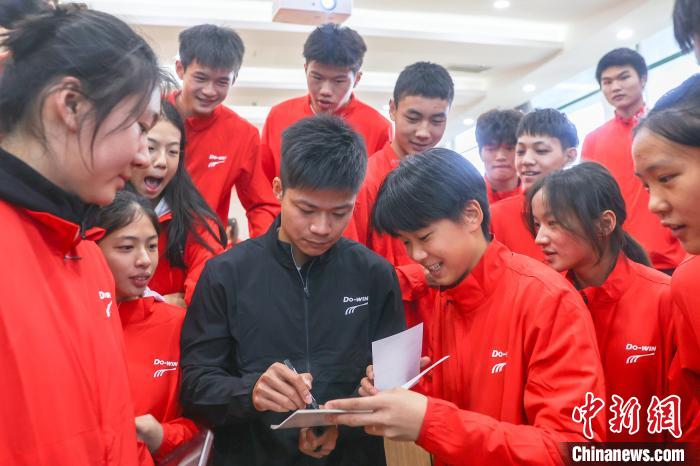 苏炳添：年轻运动员不要怀疑自己 期冀明年全运