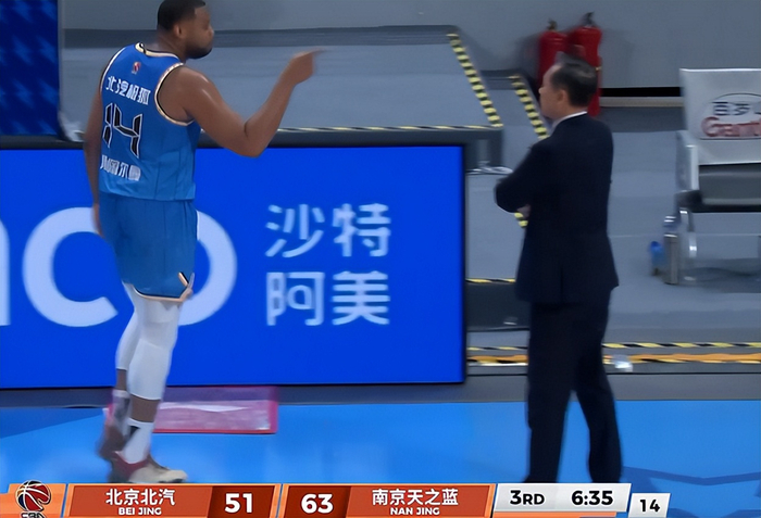 北京男篮上演惊天逆转 斯佩尔曼冲突后遭弃用