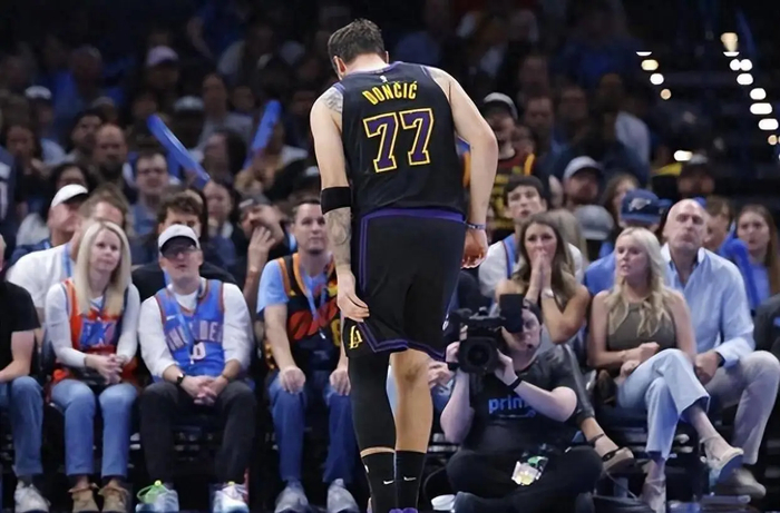 卢卡·东契奇二级腿筋拉伤赴欧治疗力争季后赛复